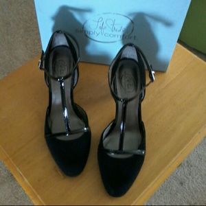 Life Stride Simply Comfort Blk Faux T Strap Shoes